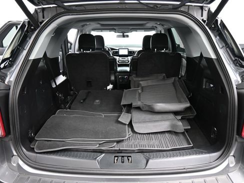 Used 2021 Ford Explorer XLT w/ Equipment Group 202A AWD/4WD image 20