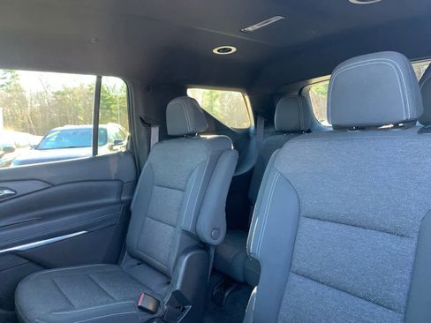 Used 2025 Chevrolet Traverse LT image 31