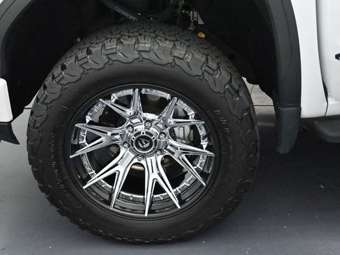 Used 2023 GMC Sierra 1500 AT4 w/ AT4 Premium Package AWD/4WD image 39