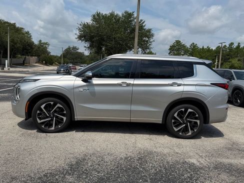 Used 2025 Mitsubishi Outlander SEL AWD/4WD image 4