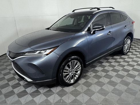 Used 2023 Toyota Venza Limited image 1