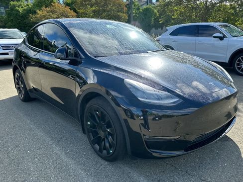 Used 2022 Tesla Model Y Long Range image 3