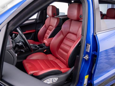 Certified 2021 Porsche Macan Turbo AWD/4WD image 5