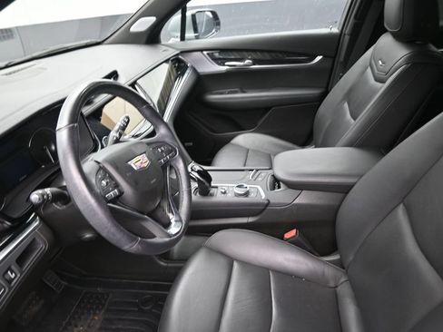 Used 2024 Cadillac XT6 Premium Luxury FWD image 12