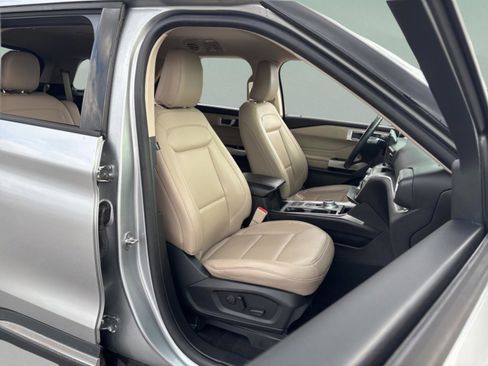 Used 2021 Ford Explorer XLT w/ Equipment Group 202A image 42