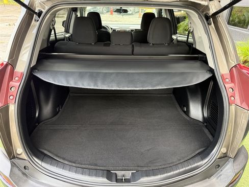 Used 2015 Toyota RAV4 LE AWD/4WD image 24