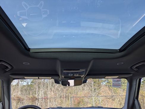 New 2026 Land Rover Defender 130 X-Dynamic SE image 26