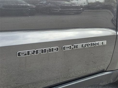 Certified 2018 Jeep Grand Cherokee Limited image 12