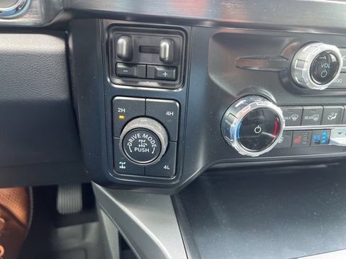 Used 2025 Ford F350 Lariat w/ Tremor Off-Road Package AWD/4WD image 7