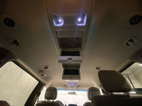 Used 2011 Chrysler Town & Country Touring w/ Entertainment Group #1 FWD image 36