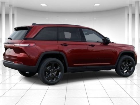 New 2025 Jeep Grand Cherokee Altitude image 4