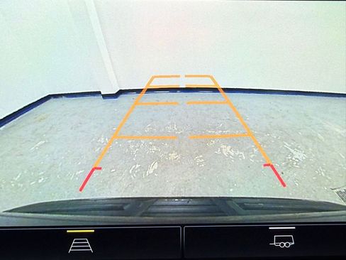 Used 2023 Chevrolet Suburban Premier image 31