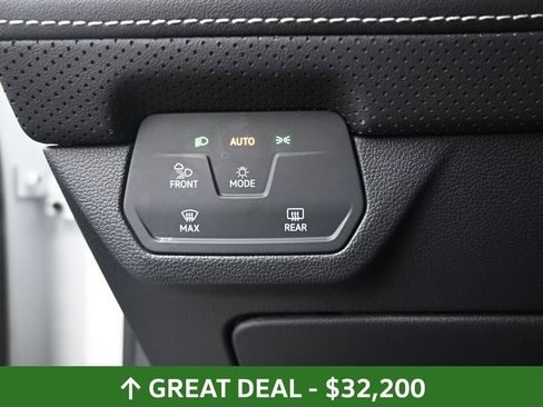 Used 2025 Volkswagen Atlas SE image 31