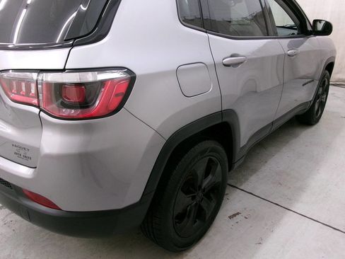 Used 2019 Jeep Compass Latitude AWD/4WD image 8