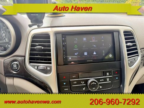 Used 2011 Jeep Grand Cherokee Laredo AWD/4WD image 13