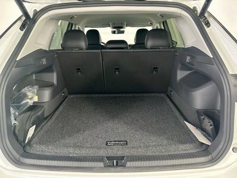 Used 2025 Volkswagen Tiguan SE FWD image 26