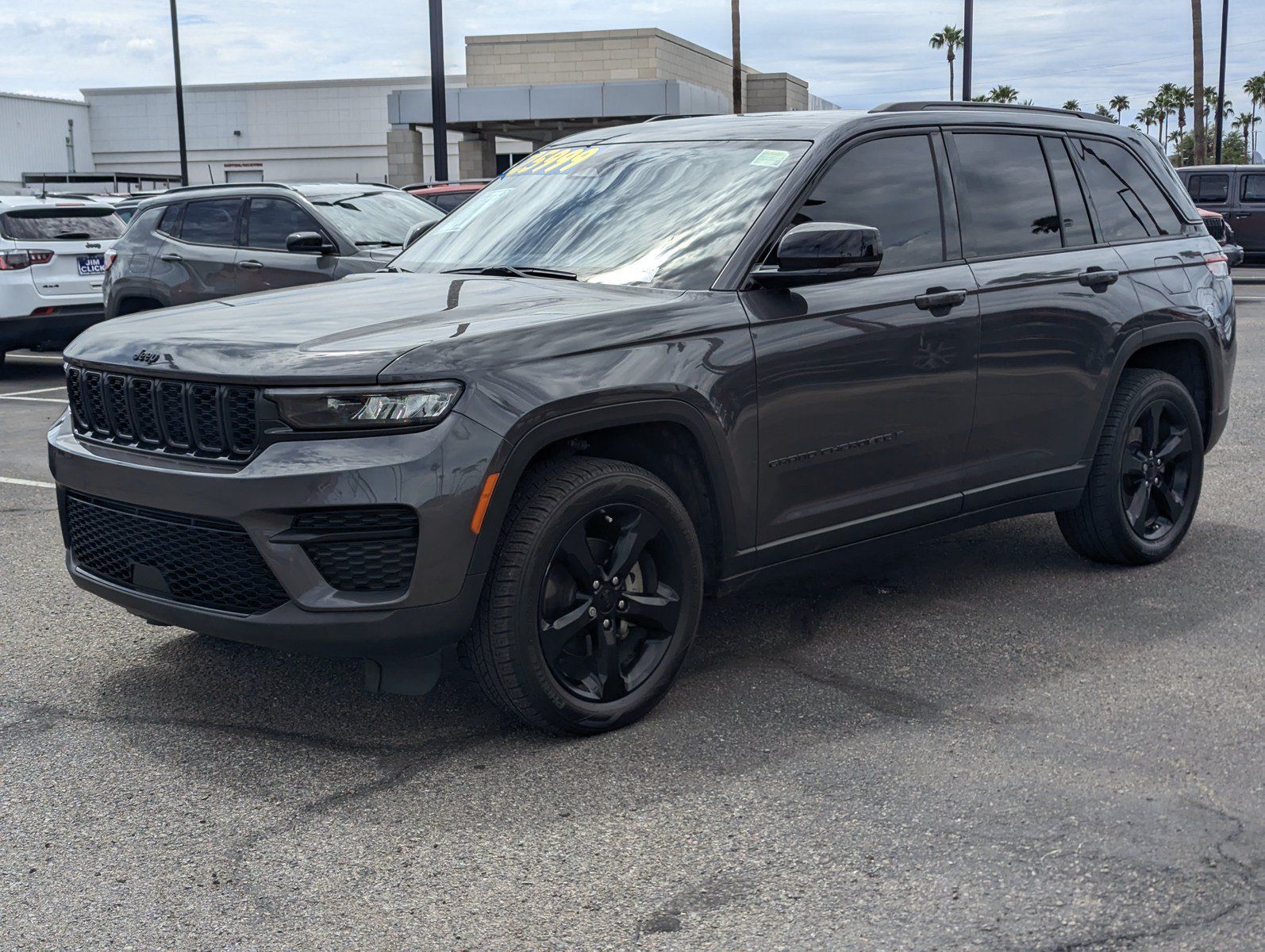 Used 2022 Jeep Grand Cherokee Altitude RWD image 5