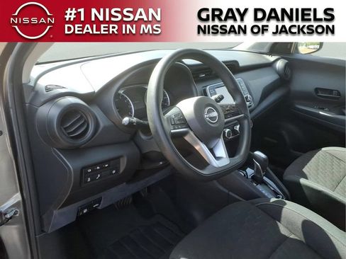 Used 2022 Nissan Kicks S FWD image 10