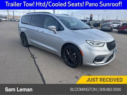 Used 2022 Chrysler Pacifica Limited w/ S Appearance Package