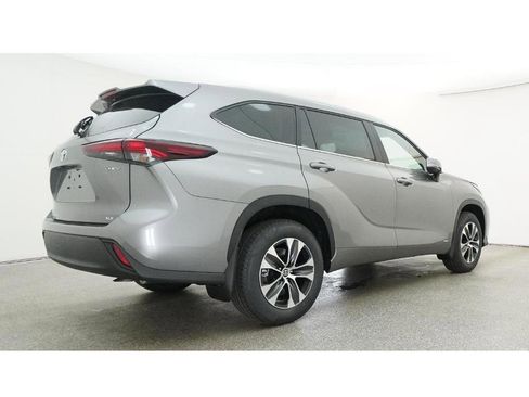 New 2026 Toyota Highlander XLE image 25