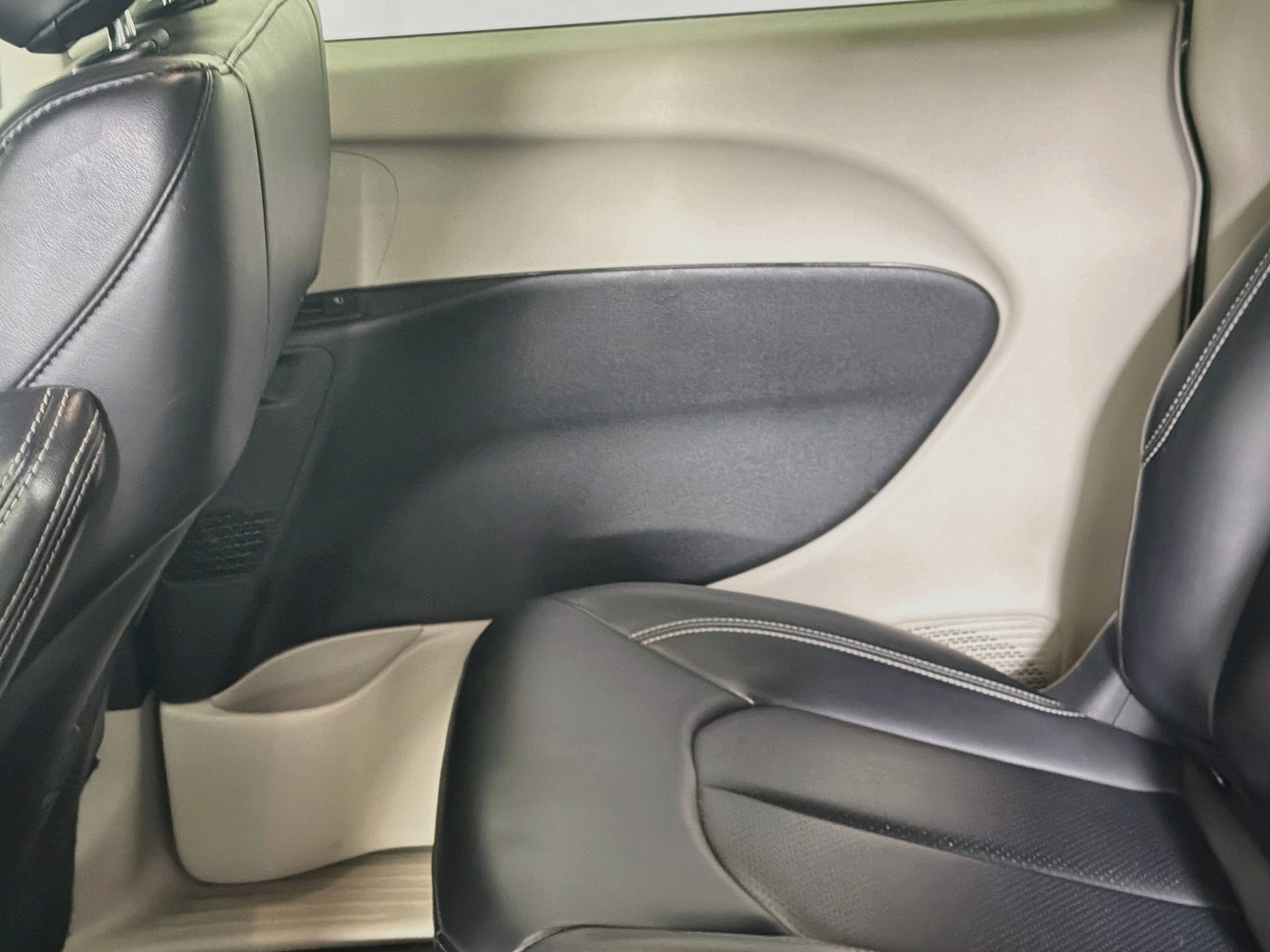 Used 2023 Chrysler Pacifica Touring-L FWD image 24