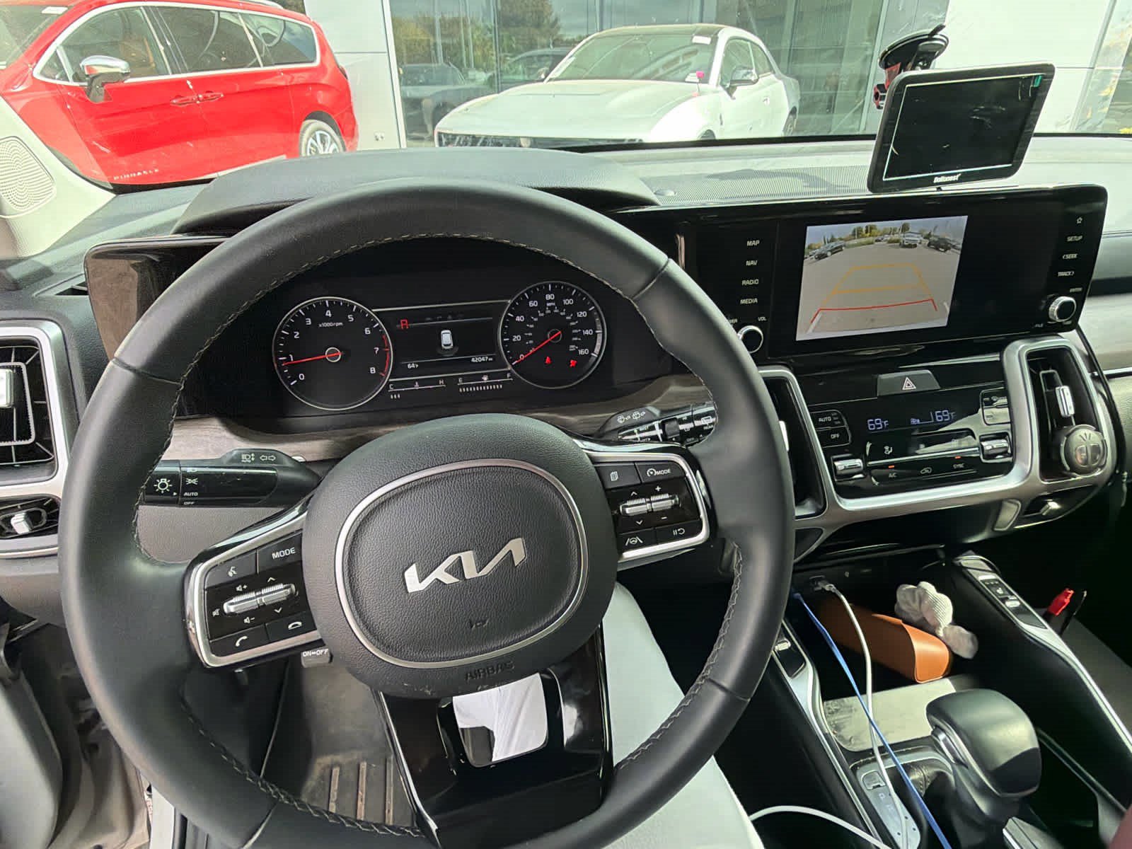 Used 2023 Kia Sorento S w/ Panoramic Sunroof Package AWD/4WD image 9