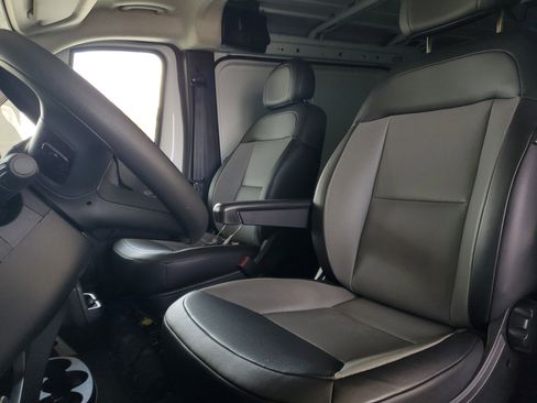 Used 2025 RAM ProMaster 2500 w/ Convenience Group FWD image 18