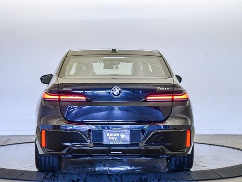 New 2026 BMW 750e xDrive image 3