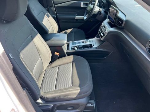 Used 2023 Ford Explorer XLT RWD image 17