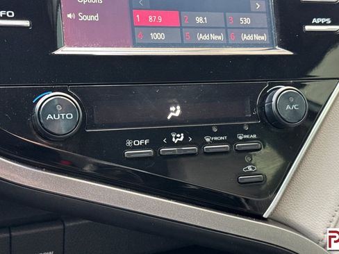 Used 2018 Toyota Camry SE image 22