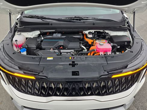 Certified 2025 Kia Carnival LXS image 32