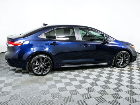 Used 2025 Toyota Corolla SE FWD image 2