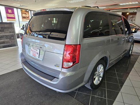 Used 2019 Dodge Grand Caravan SXT image 6