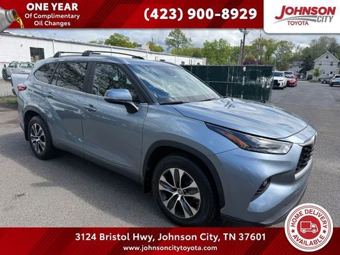 Used 2023 Toyota Highlander FWD image 1