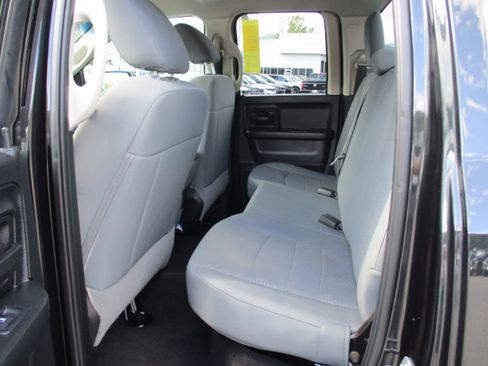 Used 2018 RAM 1500 Express w/ Black Ram 1500 Express Group AWD/4WD image 12
