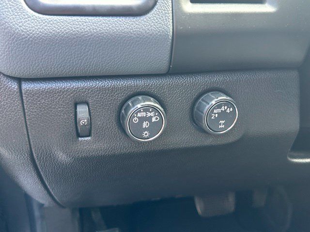 Used 2017 Chevrolet Colorado Z71 AWD/4WD image 24