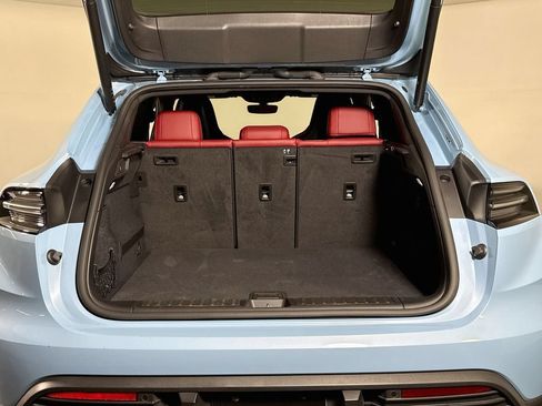 Certified 2025 Porsche Macan Electric RWD image 24