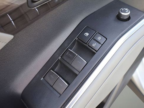 Certified 2021 Toyota Highlander Limited image 9