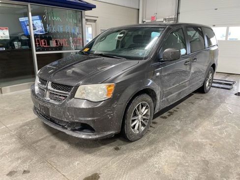 Used 2014 Dodge Grand Caravan SE image 3