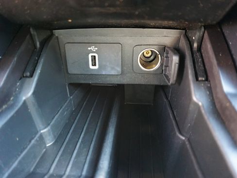 Used 2017 Ford Explorer XLT w/ Equipment Group 202A FWD image 26