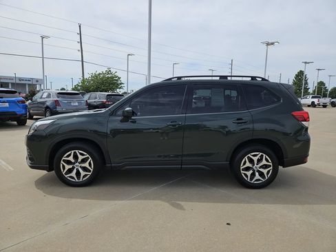 Used 2024 Subaru Forester Premium AWD/4WD image 4