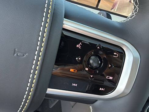 Certified 2025 Nissan Armada Platinum Reserve image 11