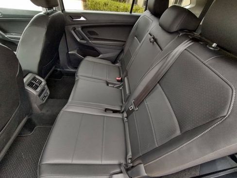 Used 2020 Volkswagen Tiguan SE image 54