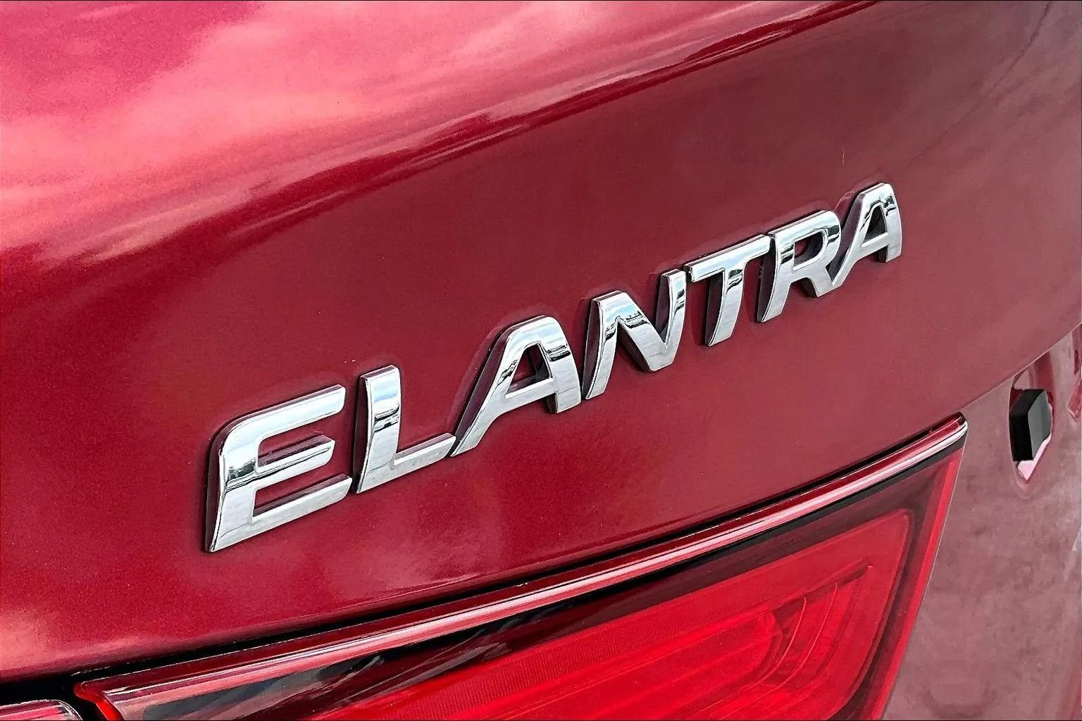 Used 2014 Hyundai Elantra SE w/ Option Group 02 FWD image 21