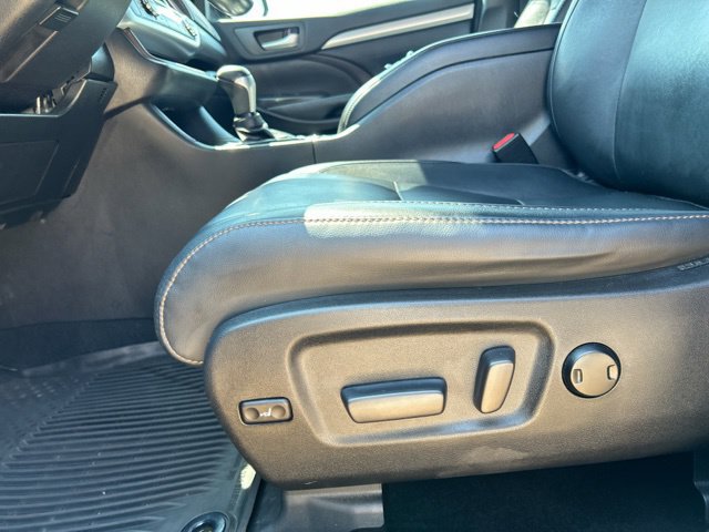 Used 2018 Toyota Highlander XLE AWD/4WD image 35