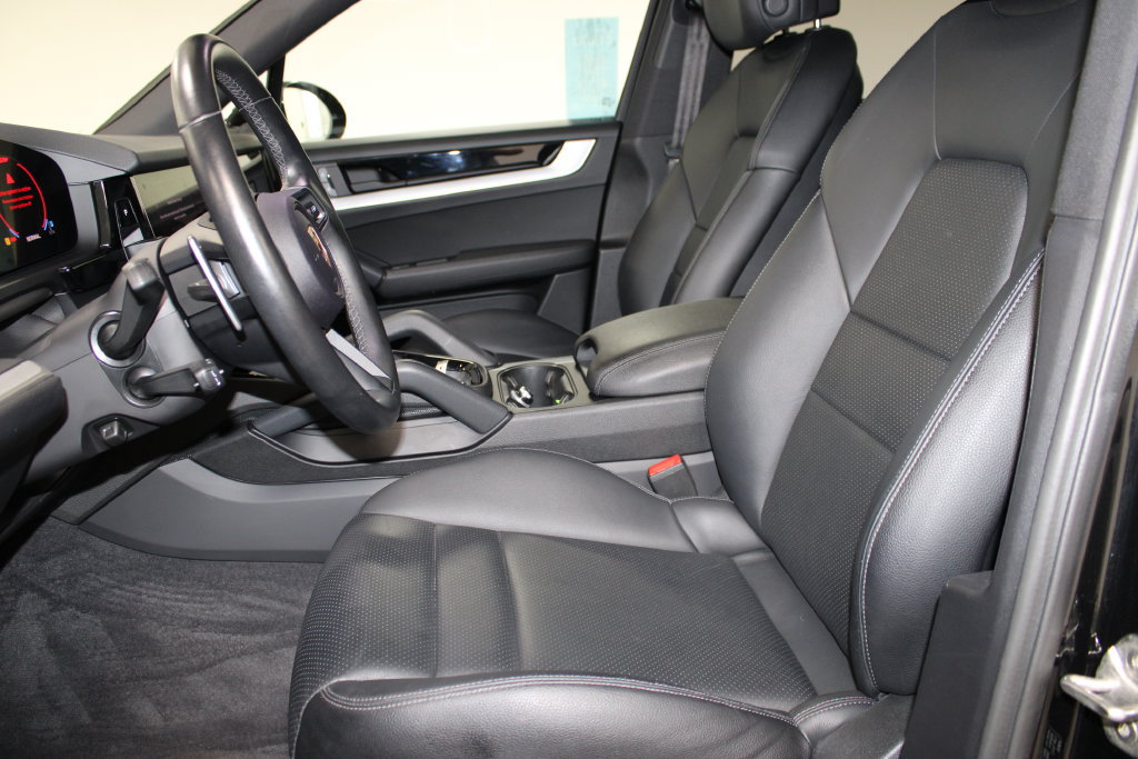 Used 2024 Porsche Cayenne AWD/4WD image 21