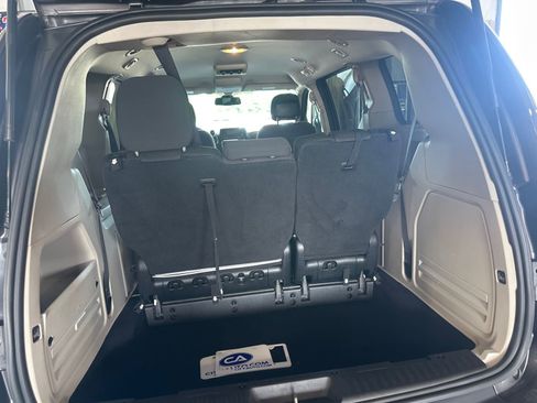 Used 2019 Dodge Grand Caravan SE FWD image 14