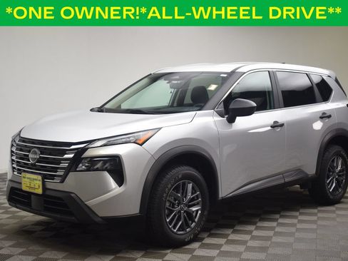 Used 2024 Nissan Rogue S AWD/4WD image 3