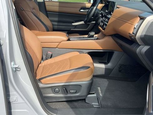 Used 2025 Nissan Pathfinder Platinum FWD image 26