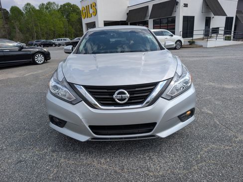 Used 2016 Nissan Altima 2.5 SL w/ Moonroof Package image 2